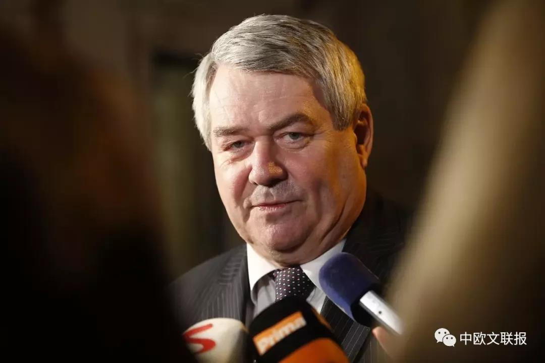 捷克众议院第一副主席菲利普因新脏病被送往医院